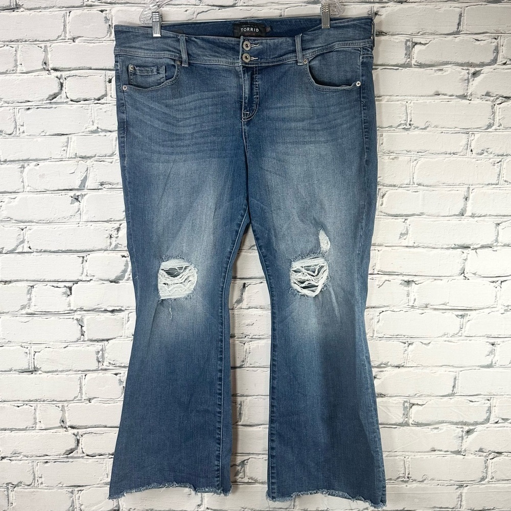 Torrid Women’s Premium Flare Jeans Medium Wash Distressed Stretch Mid Rise 22S - Picture 2 of 11